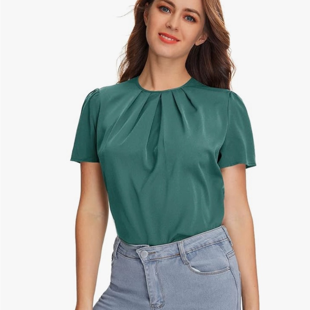 ❤️‍🔥Women's Casual Round Neck Basic Pleated Top Puff Sleeve Keyhole Back Blouse
